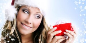 Frau mit Geschenk weihnachten