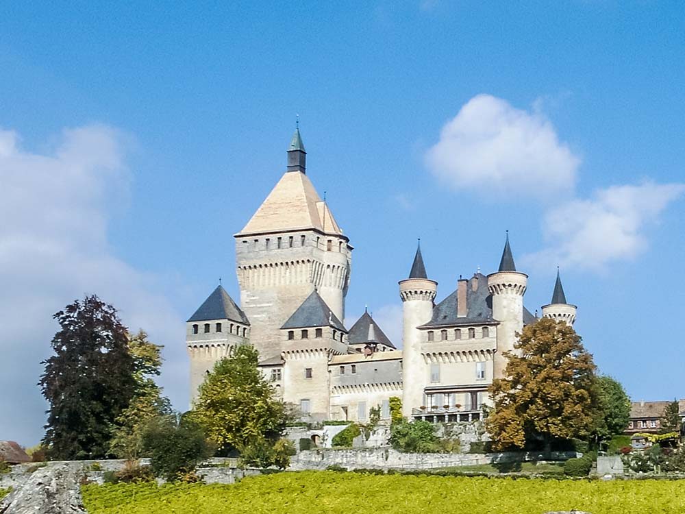 Château De Vufflens - Schlösser Und Burgen In Europa