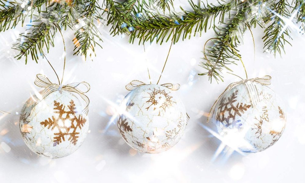 weisse kugeln weihnachten