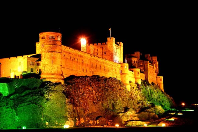 Burg bei Nacht